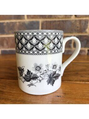 Spode Heritage Collection Mug Geranium Black And White